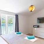 Estera By Guide