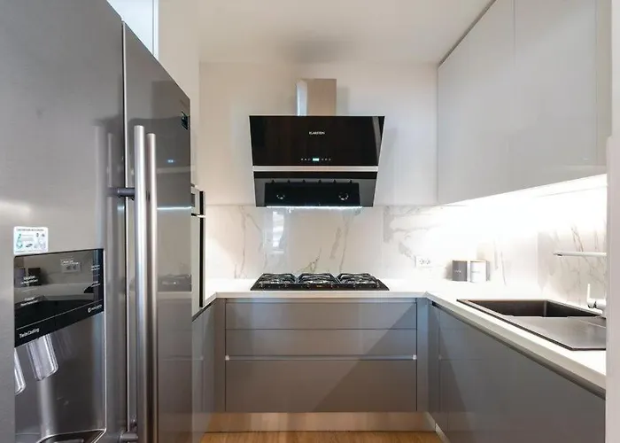 Estera By Guide 스톤