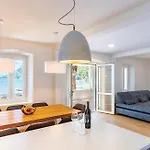 Estera By Guide Vila *