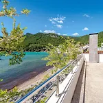 Estera By Guide Vila *