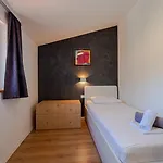 Estera By Guide Vila Ston