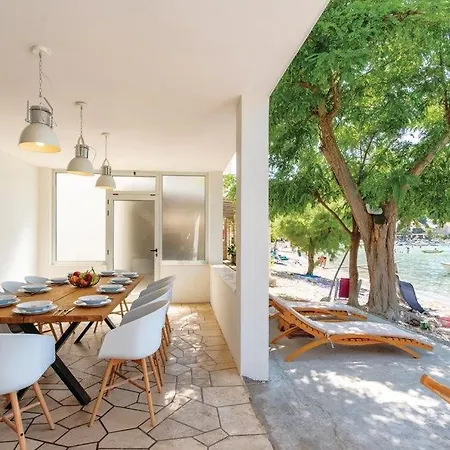 Estera By Guide Villa