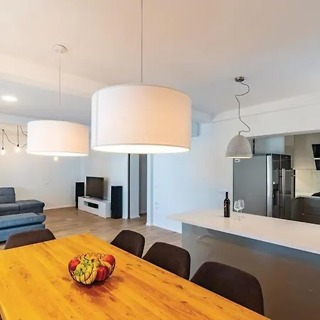 Villa Estera By Guide *