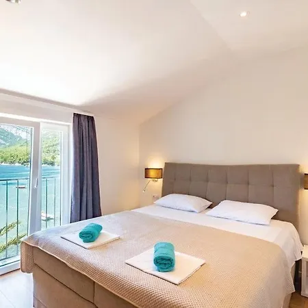 Estera By Guide Žuljana