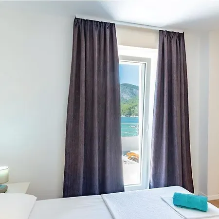 Estera By Guide Žuljana